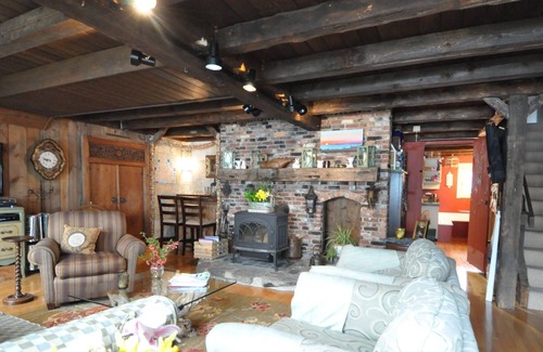 Dover Maison | 3 Bedroom Waterfront home. Lovely family house to enjoy with so much charm.