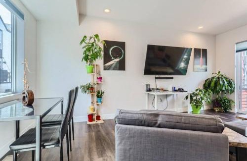 Lakewood Maison | 3 Bedrooms 2 Bath Townhome In West Denver Near to Red Rocks And Foothills