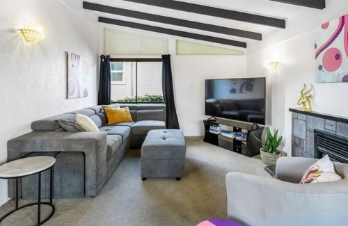 Papatoetoe Maison | 3 bedrooms, 4 beds | 1 bathroom | covered deck