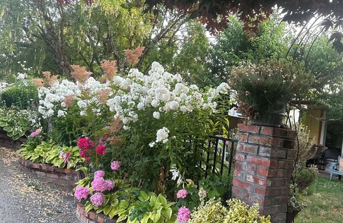 Des Moines Maison | 3-Bedrooms-5PAX-Helen’s Garden House🏡Minutes from airport@Des Moines~Seattle,WA.