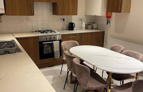 Turkey Street Maison | Enfield Bliss Escape