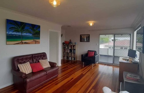 Pakuranga Maison | 3 Bedrooms house + Professional Gym access - close to Shopping Centre and Bus