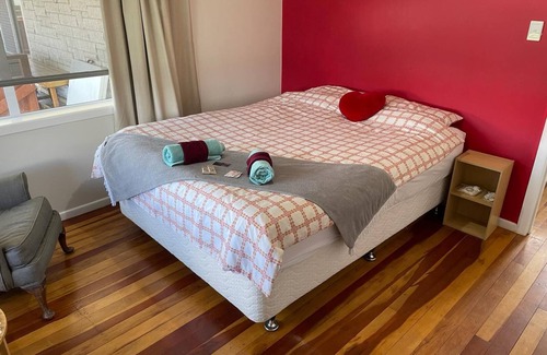 Pakuranga Maison | 3 Bedrooms house + Professional Gym access - close to Shopping Centre and Bus