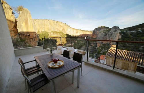 Chulilla Maison | 3 bedrooms house with furnished terrace and wifi at Chulilla