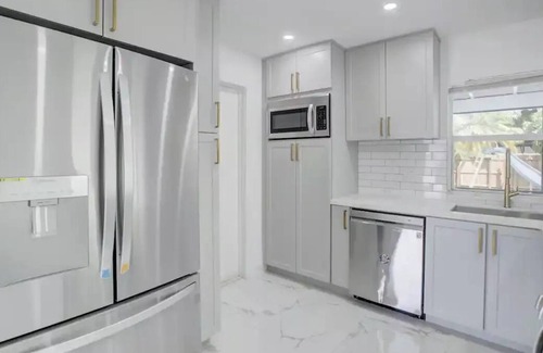 North Lauderdale Maison | 3 Beds 2 Baths Pool Home with Lots of Parking