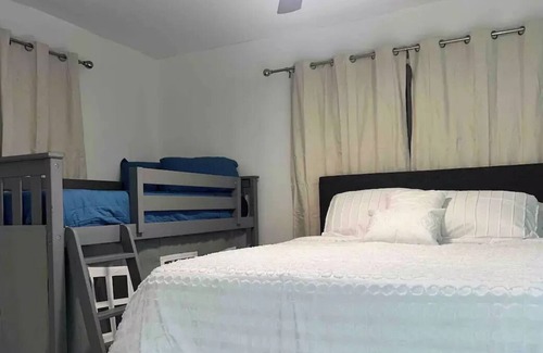 North Lauderdale Maison | 3 Beds 2 Baths Pool Home with Lots of Parking