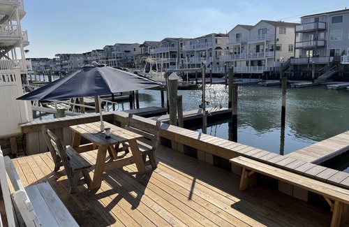 Sea Isle City Copropriété | 3 BR, 1BA Bayfront condo located center of town and walkable to the beach!