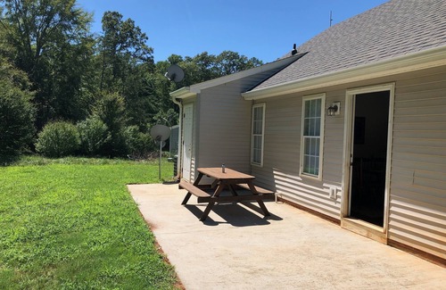 Central Maison | 3 BR 2 BA Accueil idéalement situé à 4 miles du campus de Clemson
