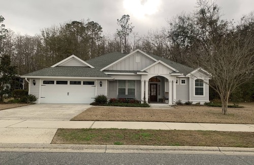 Lake City Maison | 3 BR/2 BA home fenced in large backyard subdivision 1 mile from I-75