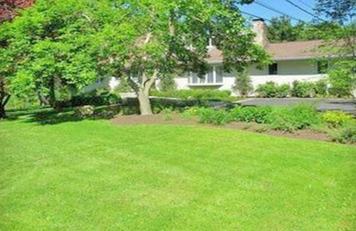 Town of North Castle Appartement | 3-Br 2-Bath Apt & Sauna in Woods with Self check-in.