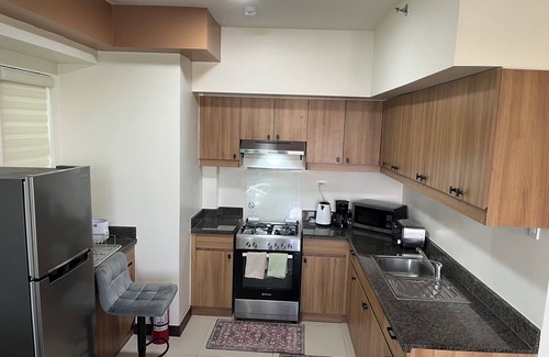 Pandacan Copropriété | 3-BR , 2 Bath condo with AC, WiFi+Free Parking+Netflix- 8 persons