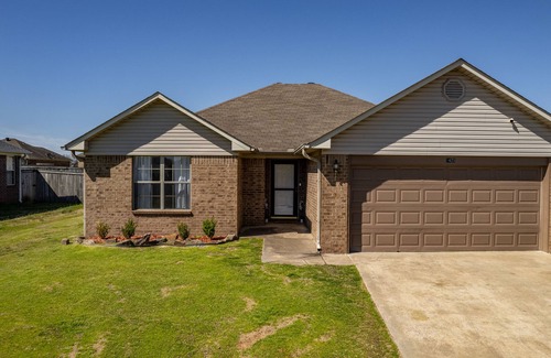 Conway Maison | 3 BR Amazing Fully Fenced Home Close to the Colleges
