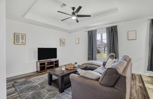 Conway Maison | 3 BR Amazing Fully Fenced Home Close to the Colleges