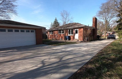 Dicken Maison | 3-BR Propre, confortable, à pied de Big House et plus