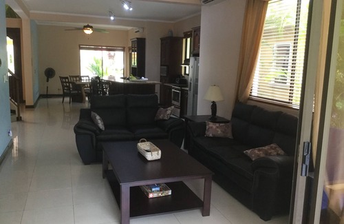Tambor Maison | Maison 3 BR sur un terrain de golf à 500 mètres de la plage