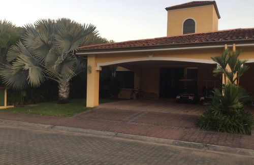 Tambor Maison | Maison 3 BR sur un terrain de golf à 500 mètres de la plage