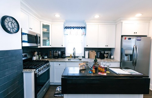 Asbury Park Maison | 3-BR house walk to beach, shopping, bars, NYC train. 6-beach passes & 4-bikes.