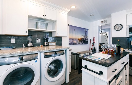 Asbury Park Maison | 3-BR house walk to beach, shopping, bars, NYC train. 6-beach passes & 4-bikes.