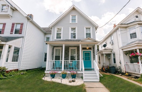 Asbury Park Maison | 3-BR house walk to beach, shopping, bars, NYC train. 6-beach passes & 4-bikes.