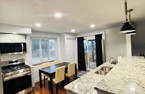 West Mifflin Maison | 3 BR House with pool Near Kennywood, Restaurants, Golf, Pittsburgh