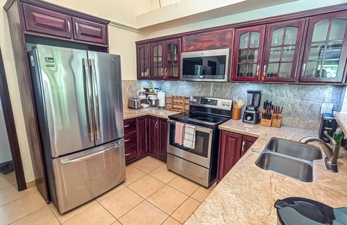 Ciudad Cortes Maison | 3 BR-HUGE pool area deck-Ojochal-Gated-Minutes to Beach