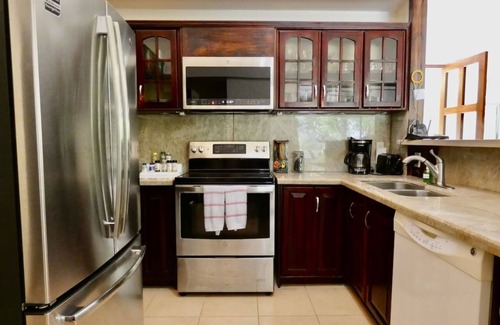 Ciudad Cortes Maison | 3 BR-HUGE pool area deck-Ojochal-Gated-Minutes to Beach