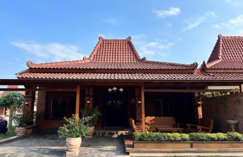 Klaten Maison | 3 BR Java House ONLY 5 mins to Prambanan Temple