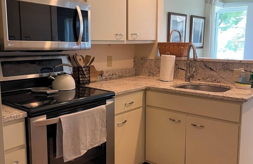 Gilford Copropriété | 3 BR Lake Front Property avec plage de sable, piscine et tennis