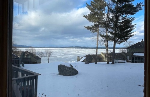 Gilford Copropriété | 3 BR Lake Front Property avec plage de sable, piscine et tennis