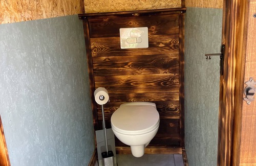 Stall Location De VR | 3 campspace with shower, toilet and electricity. in the winter no shower.