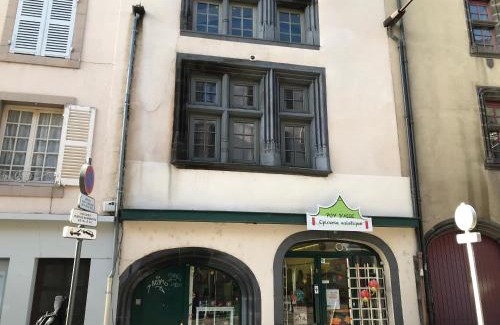 Clermont-Ferrand Appartement | 3 chambres en lit double, 6 personnes, dans appartement entièrement rénové, 70 m2 , WIFI,Climatisation, très calme , tout équipé,lit bébé