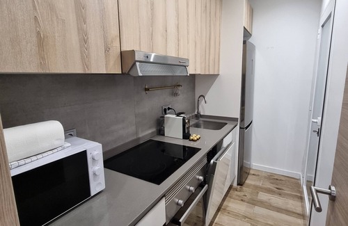 Cornella de Llobregat Appartement | 3 Dormitorios con un Balcón Ideal Para Familias o Viajes de Negocios