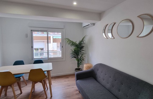 Cornella de Llobregat Appartement | 3 Dormitorios con un Balcón Ideal Para Familias o Viajes de Negocios