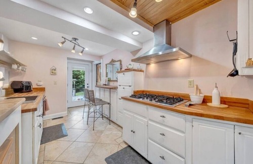 Salem Maison | 3 en suite bedrooms and a private heated pool.