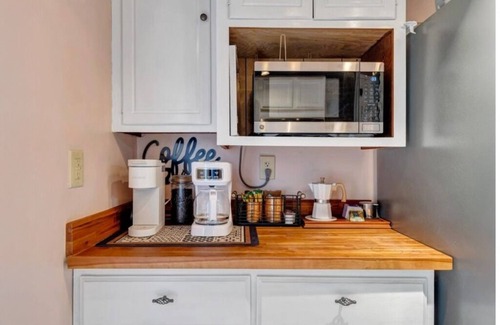 Salem Maison | 3 en suite bedrooms and a private heated pool.