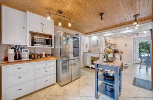 Salem Maison | 3 en suite bedrooms and a private heated pool.