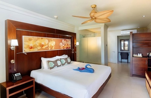 Charlotte Hôtel | 3 Garden View Units, Family Ready Room, Outdoor Pool, Free Parking!