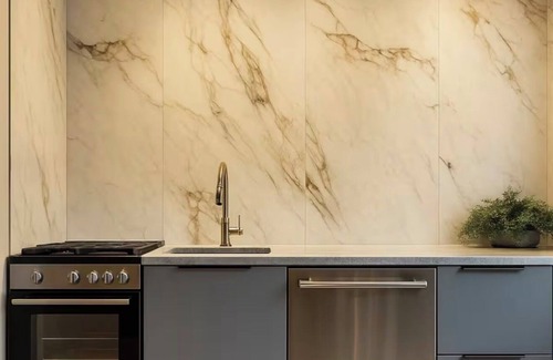 Central Northside Appartement | 3 KING BEDS Free parking Steps from Everything