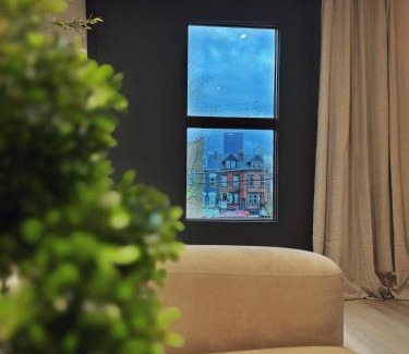 East Allegheny Appartement | 3 KING beds Free Parking Modern Luxe Escape