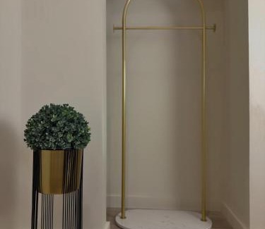 East Allegheny Appartement | 3 KING beds Free Parking Modern Luxe Escape