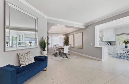 Queenland Manor Maison | 3 King Rooms, Sleeps 12 Heated Pool, Waterslide Paradise!