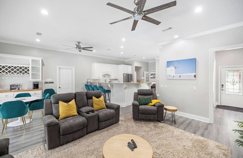 Ponchatoula Maison | 3 Kings, Hot Tub, Pool & Game Room