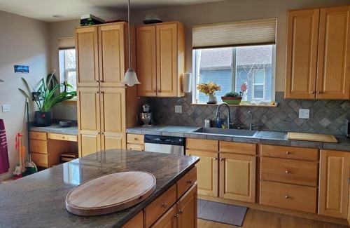 Lyons Maison | 3 Level House: 4 Bdrm/3.5 bath: Sleeps 8 +4 possible