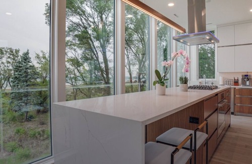 Miller Beach Maison | 3 levels Modern House with amazing view to the lake from balconies