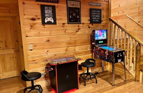 Chalet Village North Maison | * 3 Master BR, Views, Theater, Arcade, Pinball