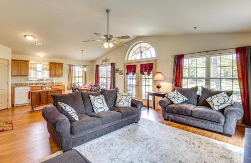 Fort Coffee Maison | 3 Mi to Arkansas River Rural Family Home with Yard