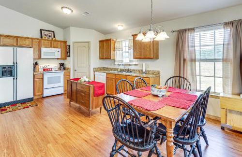 Fort Coffee Maison | 3 Mi to Arkansas River Rural Family Home with Yard