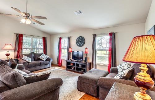 Fort Coffee Maison | 3 Mi to Arkansas River Rural Family Home with Yard