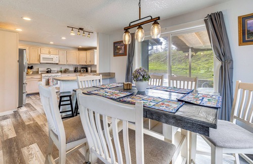 Warrenton Maison | 3 Mi to Beach: Oregon North Coast Retreat