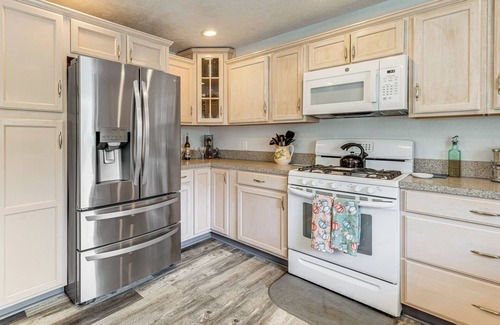 Warrenton Maison | 3 Mi to Beach: Oregon North Coast Retreat